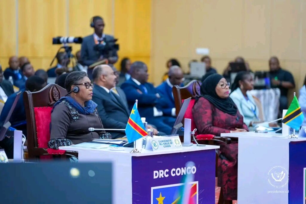 La présence de Judith  Sumwina Tuluka,  première ministre au sommet de EAC-SADC