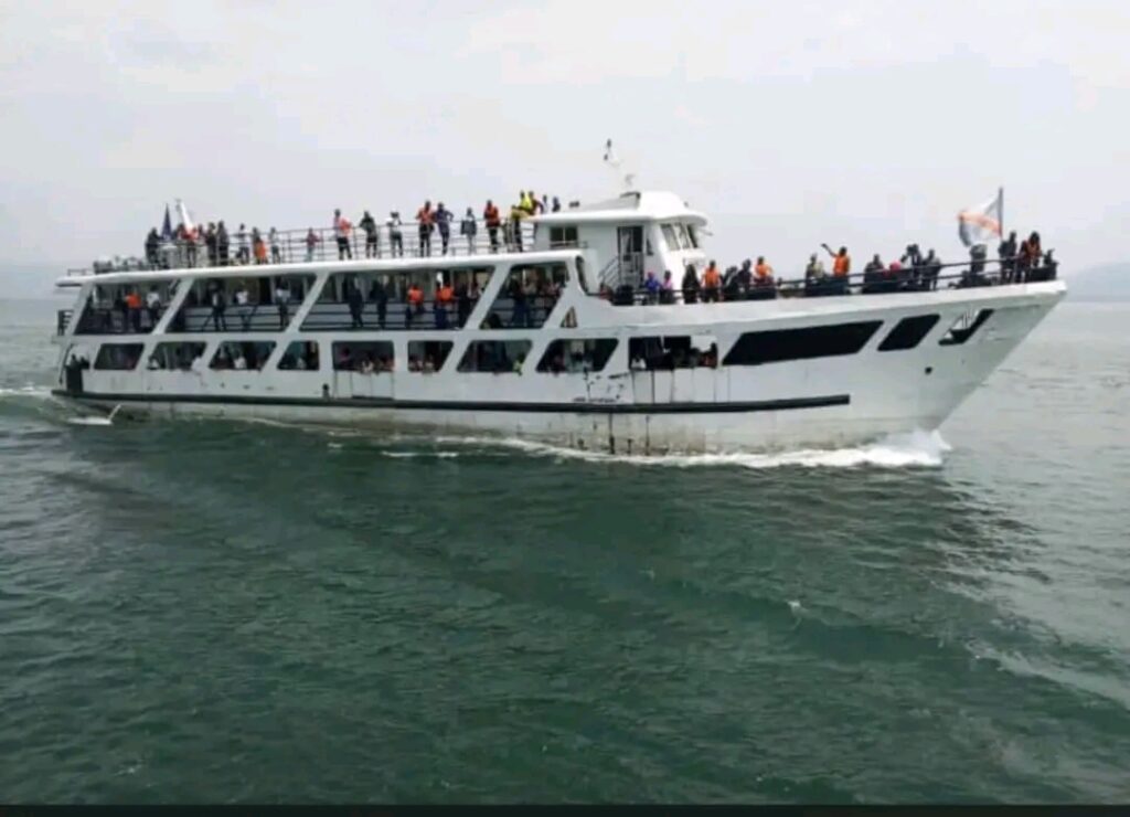 Le premier  jour de  l’ouverture du transport maritime Bukavu-Goma, trois semaines d’absence  :  les bateaux  presque à moitié