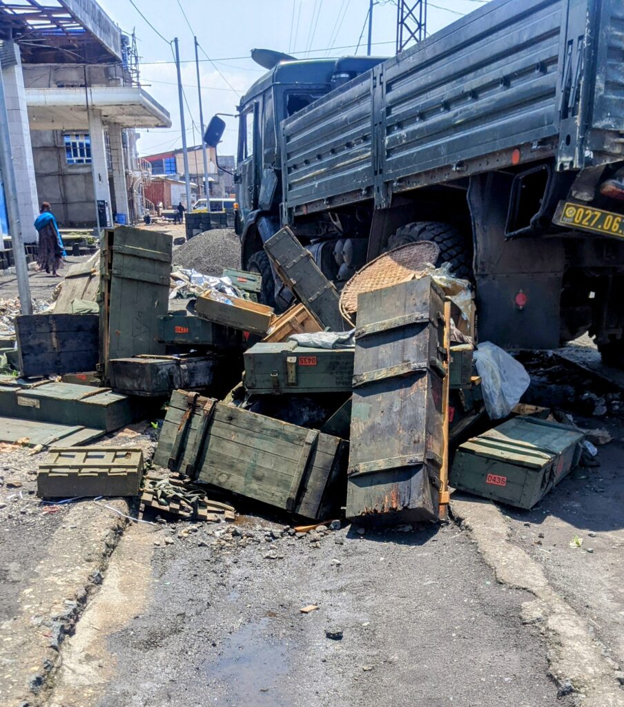 Des  uniformes et bottes militaires  toujours présentes dans certains   endroits de la ville de Goma 15 jours après  des affrontements, constat de Paixseulement