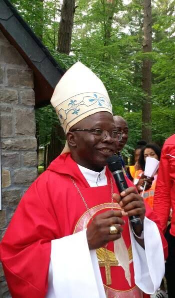 Uvira : Mgr Muyengo évêque  de la ville d’Uvira et   les membres de son équipe  échappent à une tentative d’assassinat