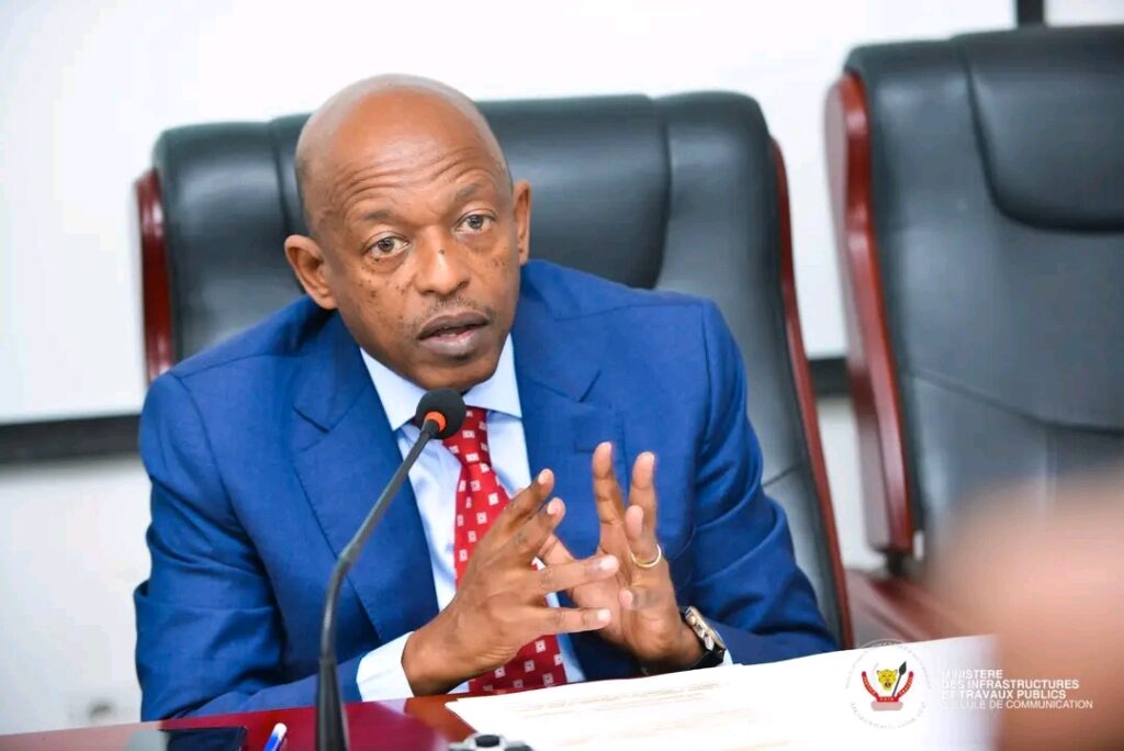 Le ministre des Infrastructures et Travaux publics, Alexis Gisaro, a vigoureusement dénoncé l’argument avancé par le Rwanda pour justifier une éventuelle intervention en RDC sous prétexte de protéger les Banyamulenge