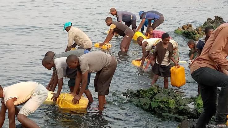 Guerre et défis d’accéder à l’eau potable en RDC : un double fardeau qui pèse sur  la population d’Est de la RDC