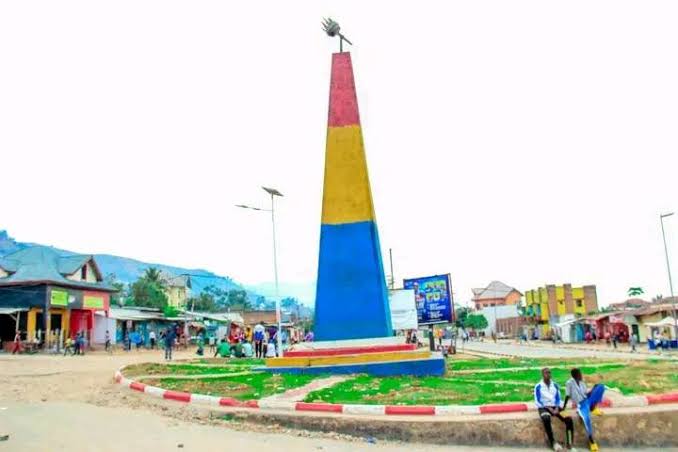 Sous contrôle des Forces Armées Nationales Congolaises, les Wazalendo et le gouvernorat provisoire du Sud-Kivu,  aucune banque n’est opérationnelle dans la ville d’Uvira