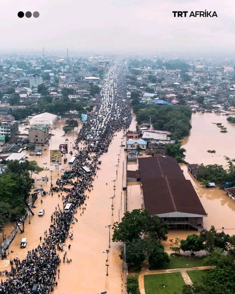 Inondations à Kinshasa : le Gouvernement annonce un bilan provisoire de 33 morts et active une cellule de crise
