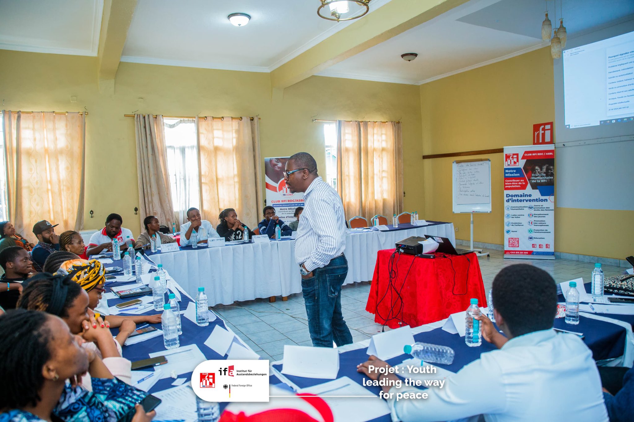 Dans le cadre de la lutte contre la désinformation et le discours de haine, le Club RFI-RDC noyau de Goma organise un atelier d’échange avec les journalistes et les professionnels de média afin de prévenir des conflits et à participer à la construction de la paix