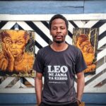 Toussaint Légende, artiste visuel résidant à Goma, utilise une technique unique mêlant stylographie et gravure pour évoquer la précarité sécuritaire qui frappe l’Est de la RDC.