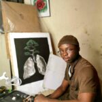 Édouard Ngoy Crispin, artiste stylographe et étudiant en médecine à l’Université Catholique de Bukavu, mêle art, santé et environnement dans une démarche de sensibilisation.
