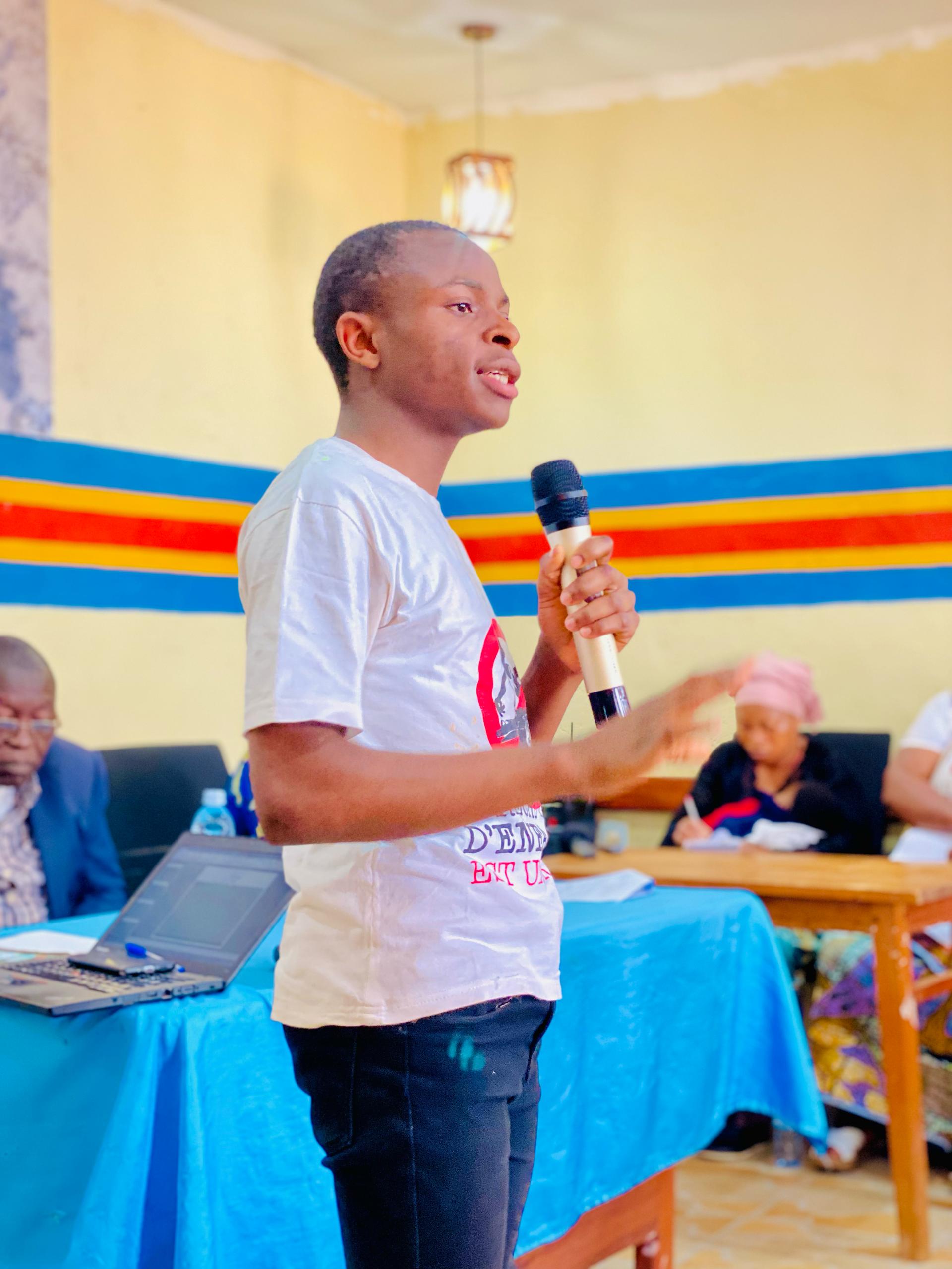 12 avril 2025 : l’humanité célèbre la Journée internationale des enfants en situation de rue – Reagan Bangaghe, encadreur des enfants au Parlement d’enfants de Butembo  alerte : « La vie dans la rue est une triste réalité pour des milliers d’enfants congolais »