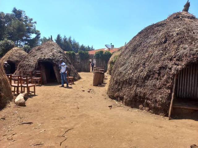A Nyantende , situé dans le territoire du Sud-Kivu, au moins 4 personnes perdent la vie lors des affrontements opposant les Wazakendo et les M23