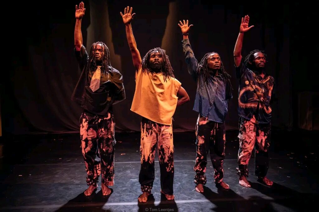 « Emprisoned God » : Quatre danseurs de Goma réinterrogent la spiritualité africaine face à l’héritage colonial
