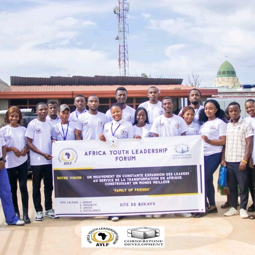 Bukavu : Les étudiants de certains institutions universitaires bénéficient de une formation pourtant : les 21 lois irréfutables du leadership de John C. Maxwell et Les 7 habitudes des gens qui réussissent tout ce qu’ils entreprennent.