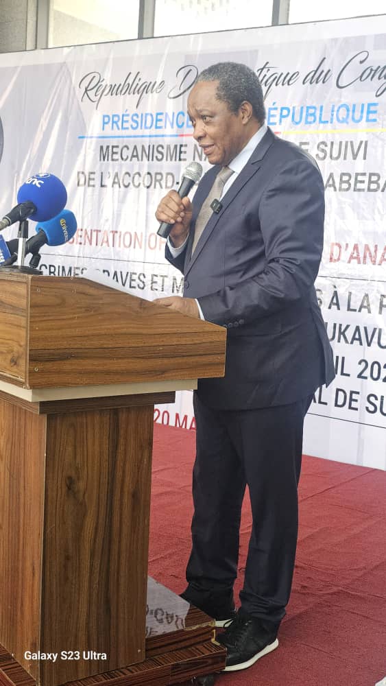 Crimes à l’Est de la RDC : un document accablant présenté à Kinshasa par le Professeur Ntumba Luaba