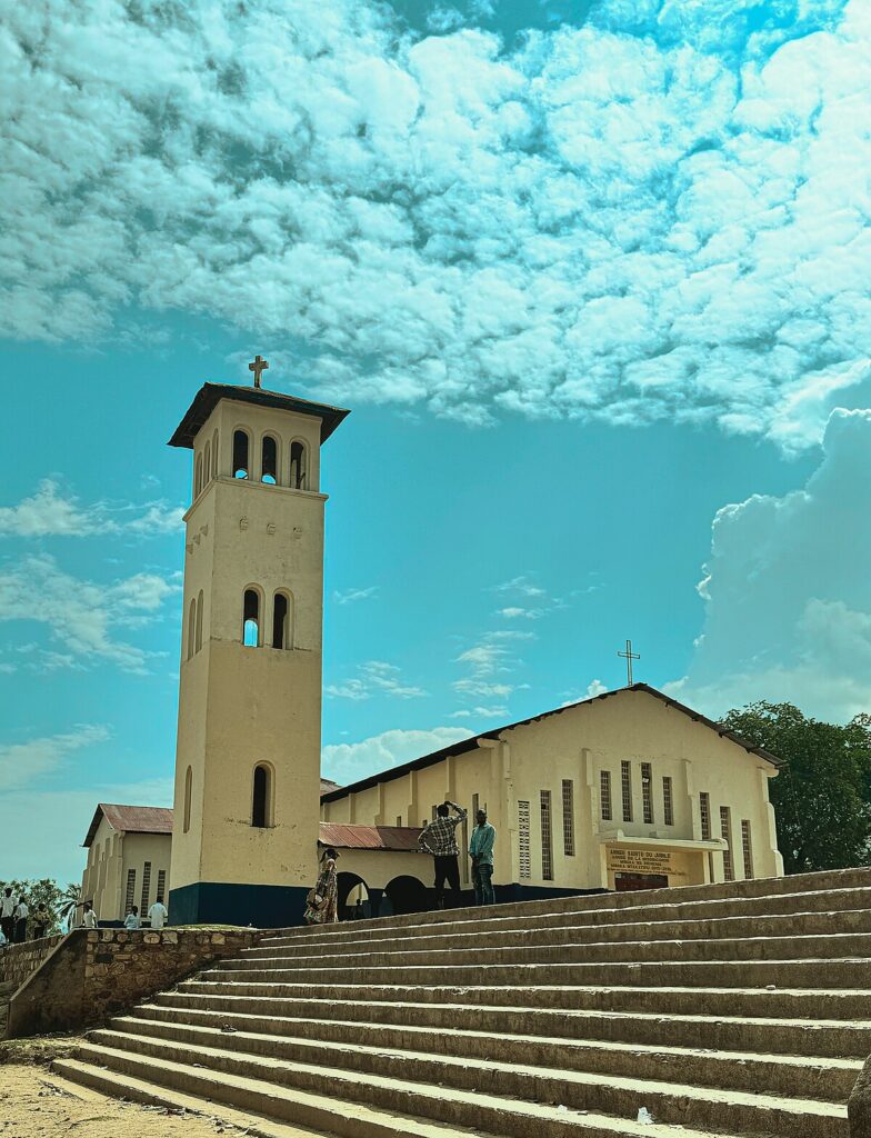 Certains fidèles catholiques d’Uvira contestent la présence de Mgr Ngapagwa à Bukavu et interpellent le Vatican
