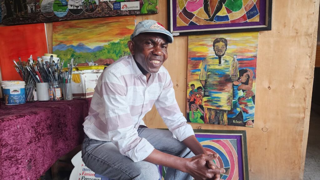 À Goma, l’artiste Emmanuel Murhula Ba’cubaka allie art plastique et engagement écologique depuis plus de 40 ans