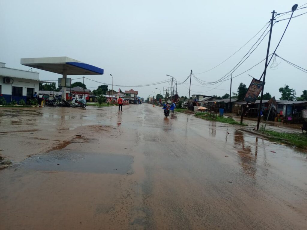 Kikwiti : la ville de Bandundu frappée par une violente pluie : d’importants dégâts enregistrés