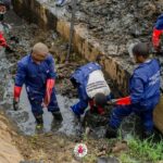 Bukavu : Les jeunes de Vijana Shujaa mobilisés pour assainir l’avenue Chibera