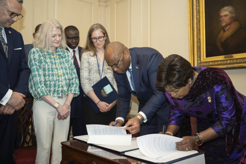 Washington : la RDC et le Rwanda paraphent un accord préparatoire de paix, sous l’égide des États-Unis et du Qatar