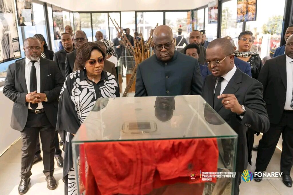 RDC : Lors de la cérémonie commémorative, Tshisekedi allume la flamme dans le mémorial du Genocost 